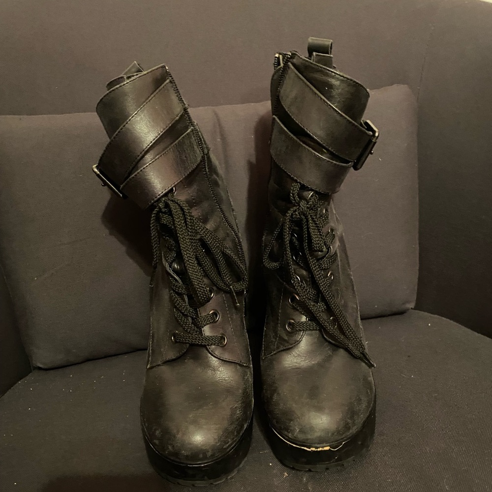 Black Jeffrey Campbell boot